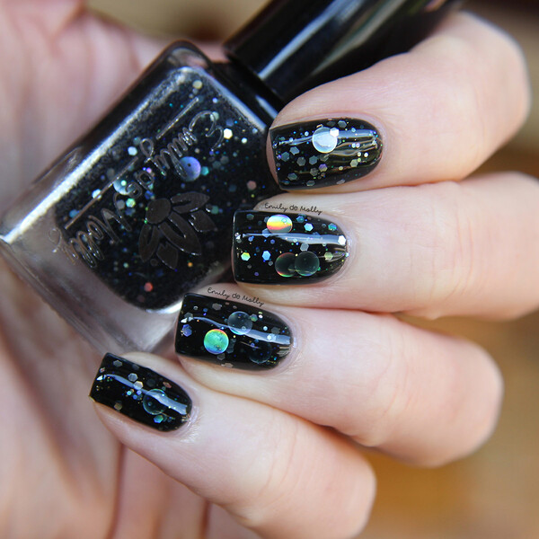 Nail polish swatch / manicure of shade Emily de Molly Dark Forces