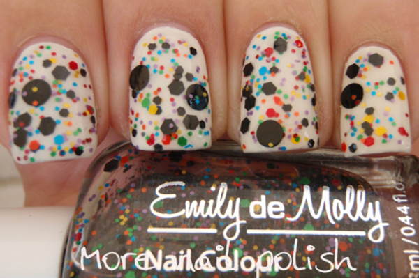 Nail polish swatch / manicure of shade Emily de Molly Abstract Canvas