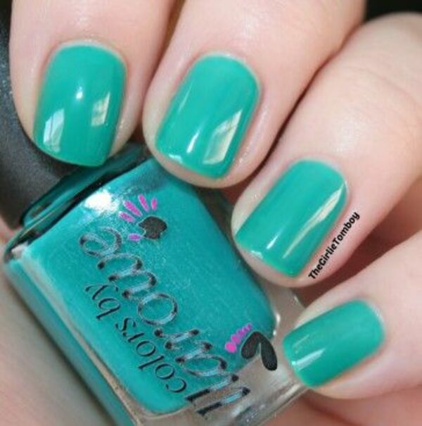 Nail polish swatch / manicure of shade Colors by Llarowe Ocean Water