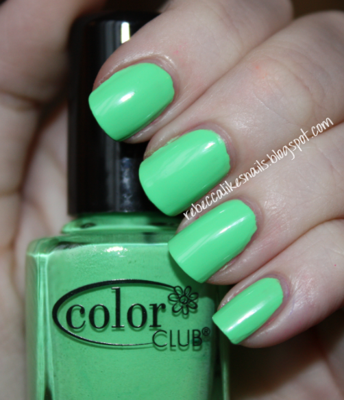 Nail polish swatch / manicure of shade Color Club Twiggie