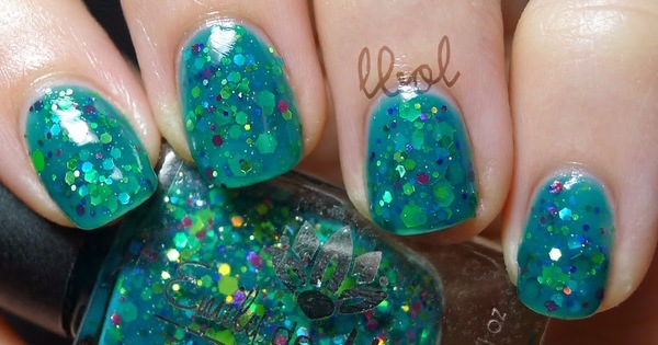 Nail polish swatch / manicure of shade Emily de Molly Monet's Garden