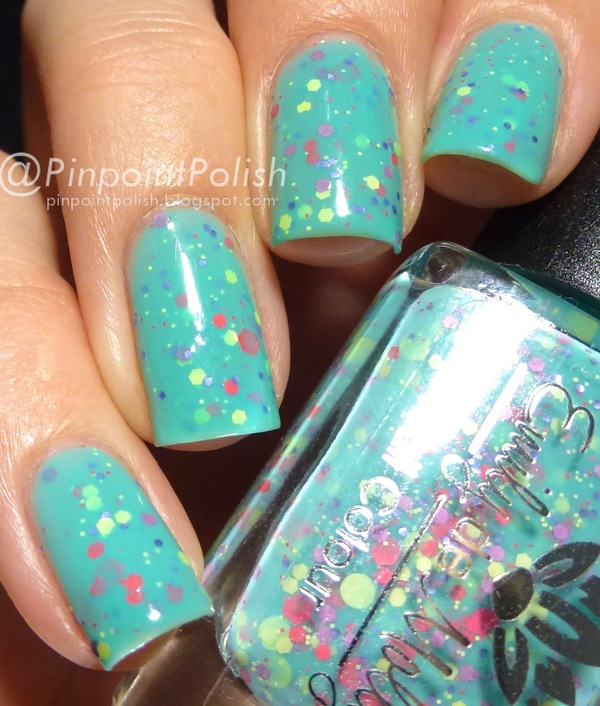 Nail polish swatch / manicure of shade Emily de Molly Bo Peep