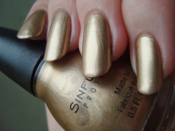 Nail polish swatch / manicure of shade Sinful Colors Gold Medal