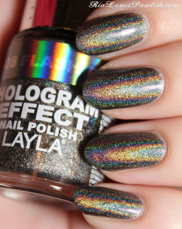 Nail polish swatch / manicure of shade Layla Flash Black