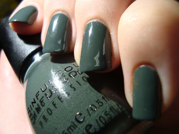 Nail polish swatch / manicure of shade Sinful Colors In the Mist