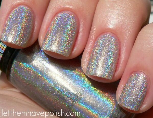 Nail polish swatch / manicure of shade Hits Hefesto