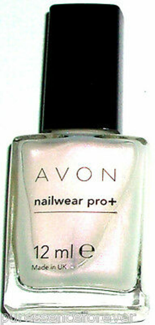 Nail polish swatch / manicure of shade Avon Destination Peach