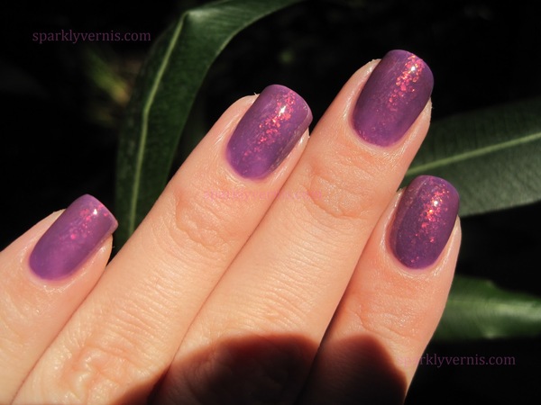 Nail polish swatch / manicure of shade Hits Fox Trot