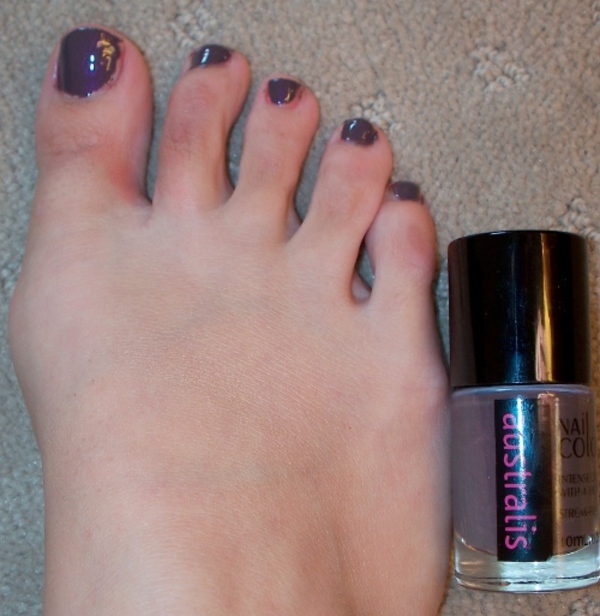 Nail polish swatch / manicure of shade Australis Rabid Revenge