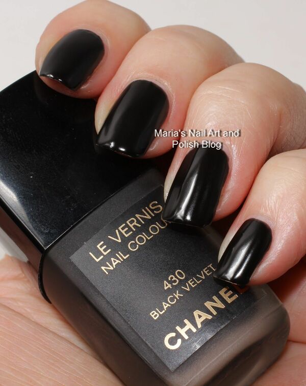 Nail polish swatch / manicure of shade Chanel Black Velvet