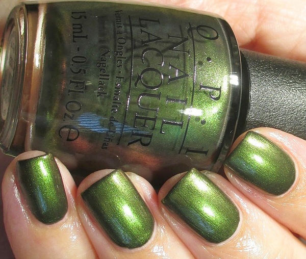 Nail polish swatch / manicure of shade OPI Green On The Runway