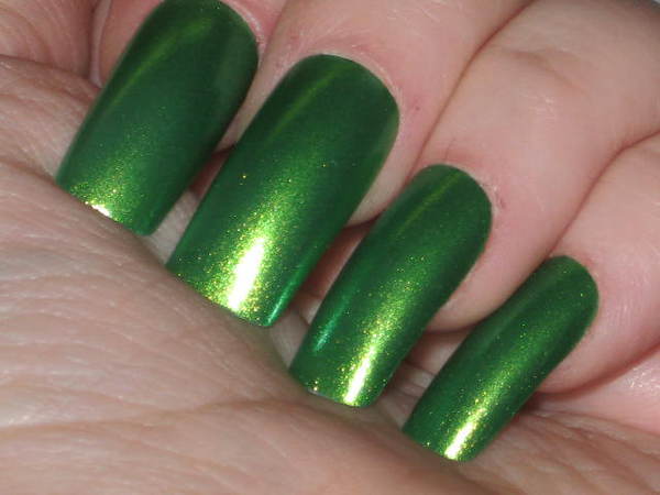 Nail polish swatch / manicure of shade Layla Ipanema Girl