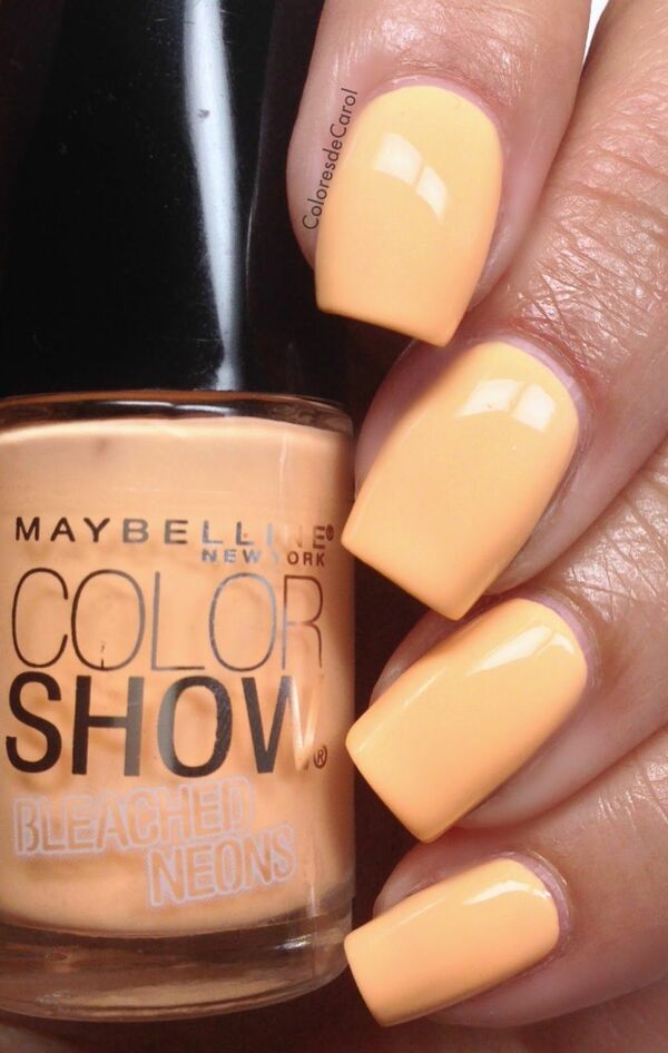 Nail polish swatch / manicure of shade Maybelline Bleached in Peach