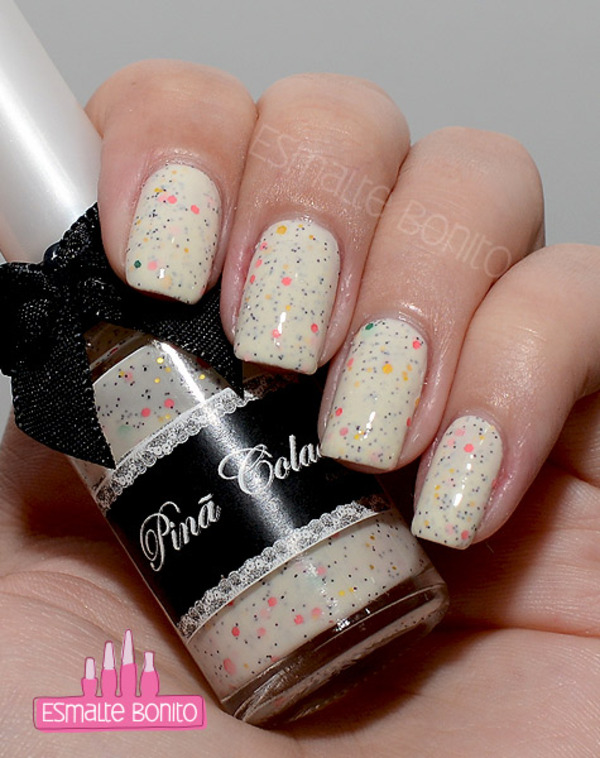 Nail polish swatch / manicure of shade Esmaltes da Kelly Pina Colada