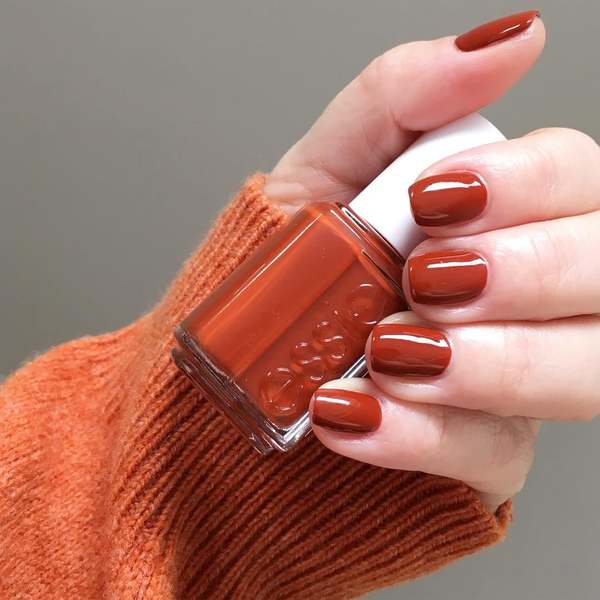Nail polish swatch / manicure of shade essie Playing Koi