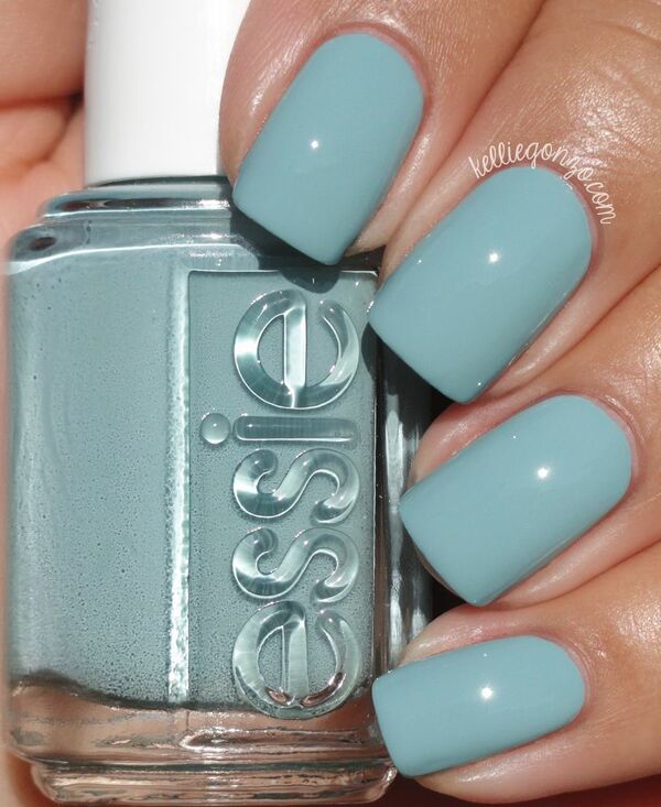 Nail polish swatch / manicure of shade essie Udon Know Me