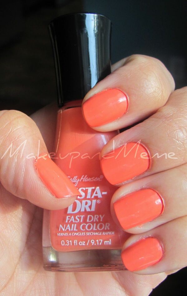 Nail polish swatch / manicure of shade Sally Hansen Snappy Sorbet