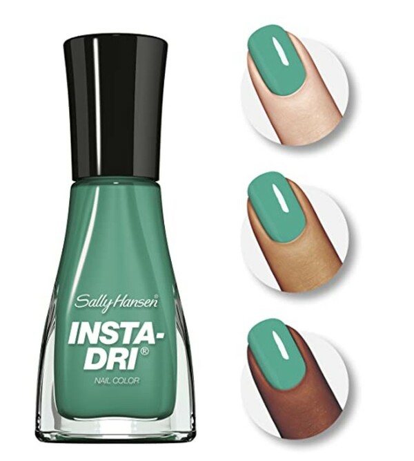 Nail polish swatch / manicure of shade Sally Hansen Mint Sprint