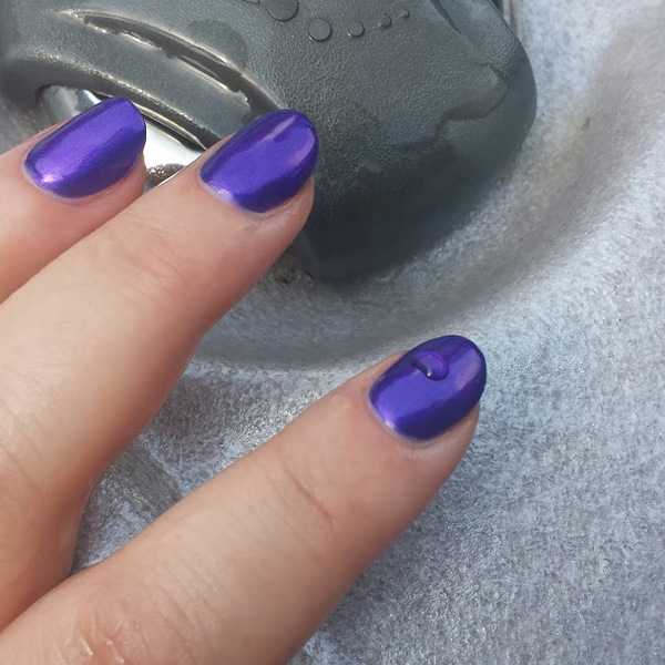 Nail polish swatch / manicure of shade Julep Avni
