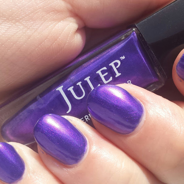 Nail polish swatch / manicure of shade Julep Avni