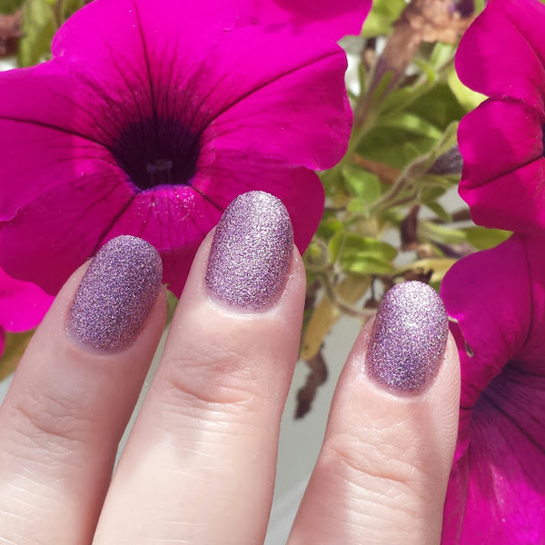 Nail polish swatch / manicure of shade Julep Queen Anne