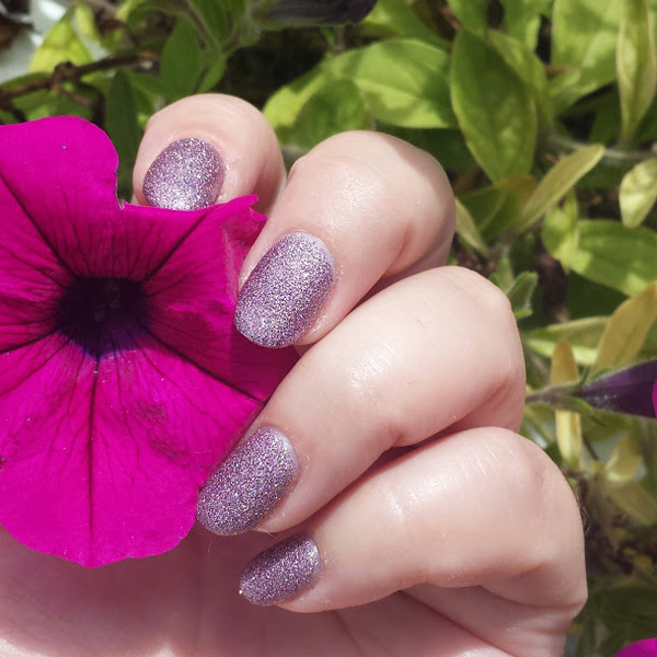 Nail polish swatch / manicure of shade Julep Queen Anne