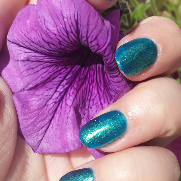 Nail polish swatch / manicure of shade Julep Waleska