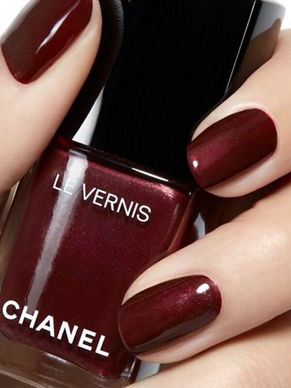 Nail polish swatch / manicure of shade Chanel Vamp