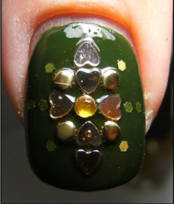 Nail polish swatch / manicure of shade Kleancolor Military Green