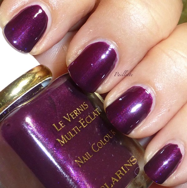 Nail polish swatch / manicure of shade Clarins Heavenly Violet