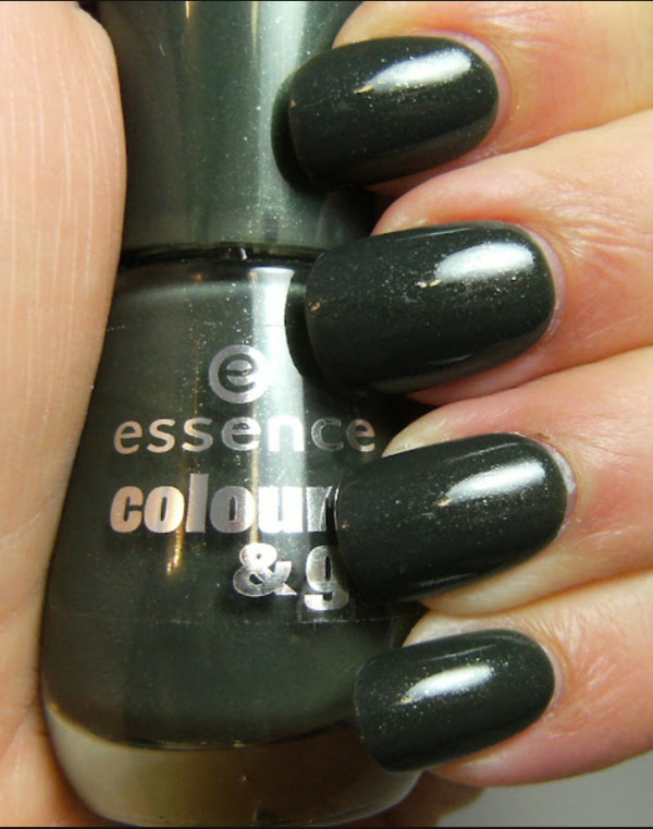 Nail polish swatch / manicure of shade essence Walk On The Wild Side