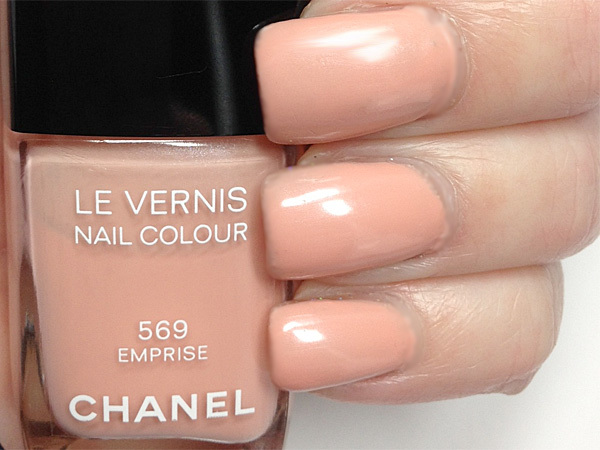 Nail polish swatch / manicure of shade Chanel Emprise
