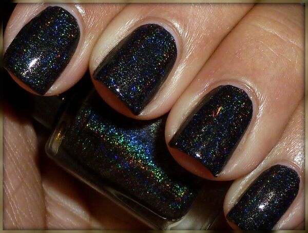 Nail polish swatch / manicure of shade Glitter Gal Black 3D
