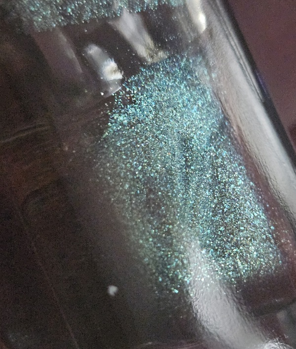 Nail polish swatch / manicure of shade L'Oréal The Temptress' Power