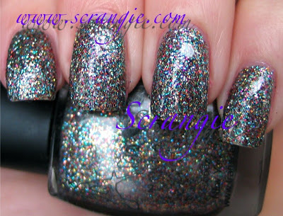 Nail polish swatch / manicure of shade Amour Rain Glitter