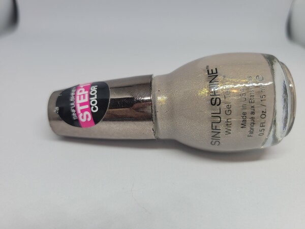 Nail polish swatch / manicure of shade Sinful Colors Prosecco