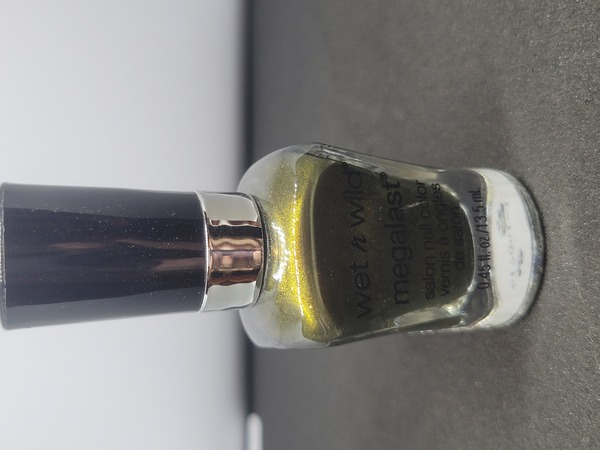 Nail polish swatch / manicure of shade wet n wild I Moss Have It