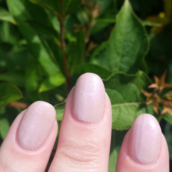 Nail polish swatch / manicure of shade Vinylux Fragrant Fresia