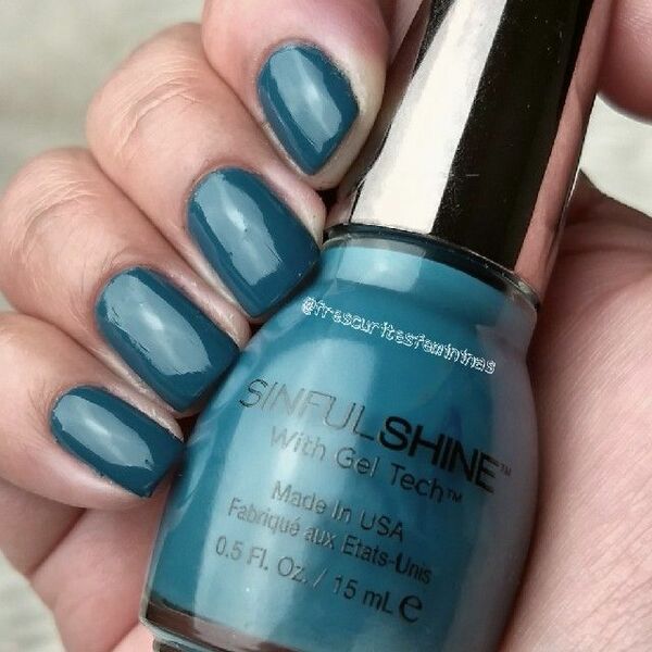 Nail polish swatch / manicure of shade Sinful Colors Bottoms Up