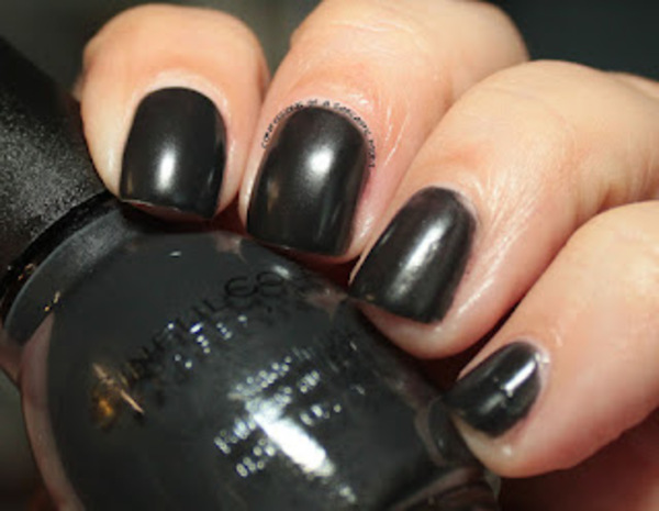 Nail polish swatch / manicure of shade Sinful Colors Blackboard