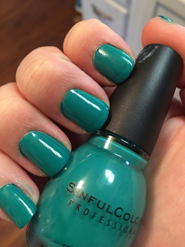 Nail polish swatch / manicure of shade Sinful Colors Chlorophylle