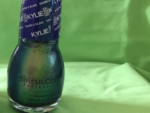 Nail polish swatch / manicure of shade Sinful Colors Kameleon