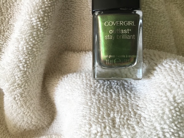 Nail polish swatch / manicure of shade CoverGirl Emerald Blaze