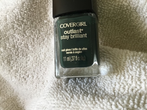Nail polish swatch / manicure of shade CoverGirl Give’em the Greenlight