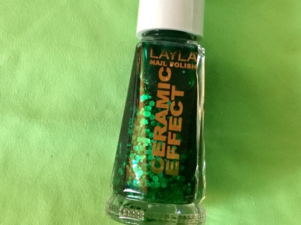 Nail polish swatch / manicure of shade Layla CE54