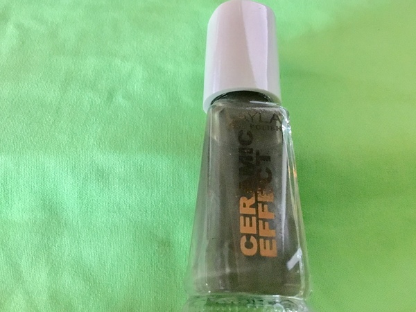 Nail polish swatch / manicure of shade Layla CE35