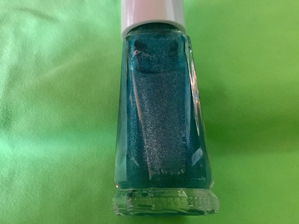Nail polish swatch / manicure of shade Layla CE28