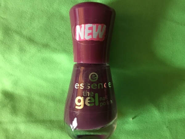 Nail polish swatch / manicure of shade essence Amazed by you