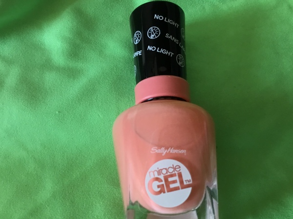 Nail polish swatch / manicure of shade Sally Hansen Malibu Peach