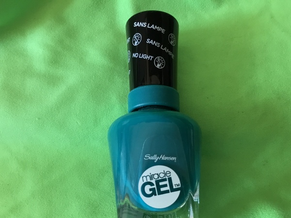 Nail polish swatch / manicure of shade Sally Hansen Fish-Teal Braid
